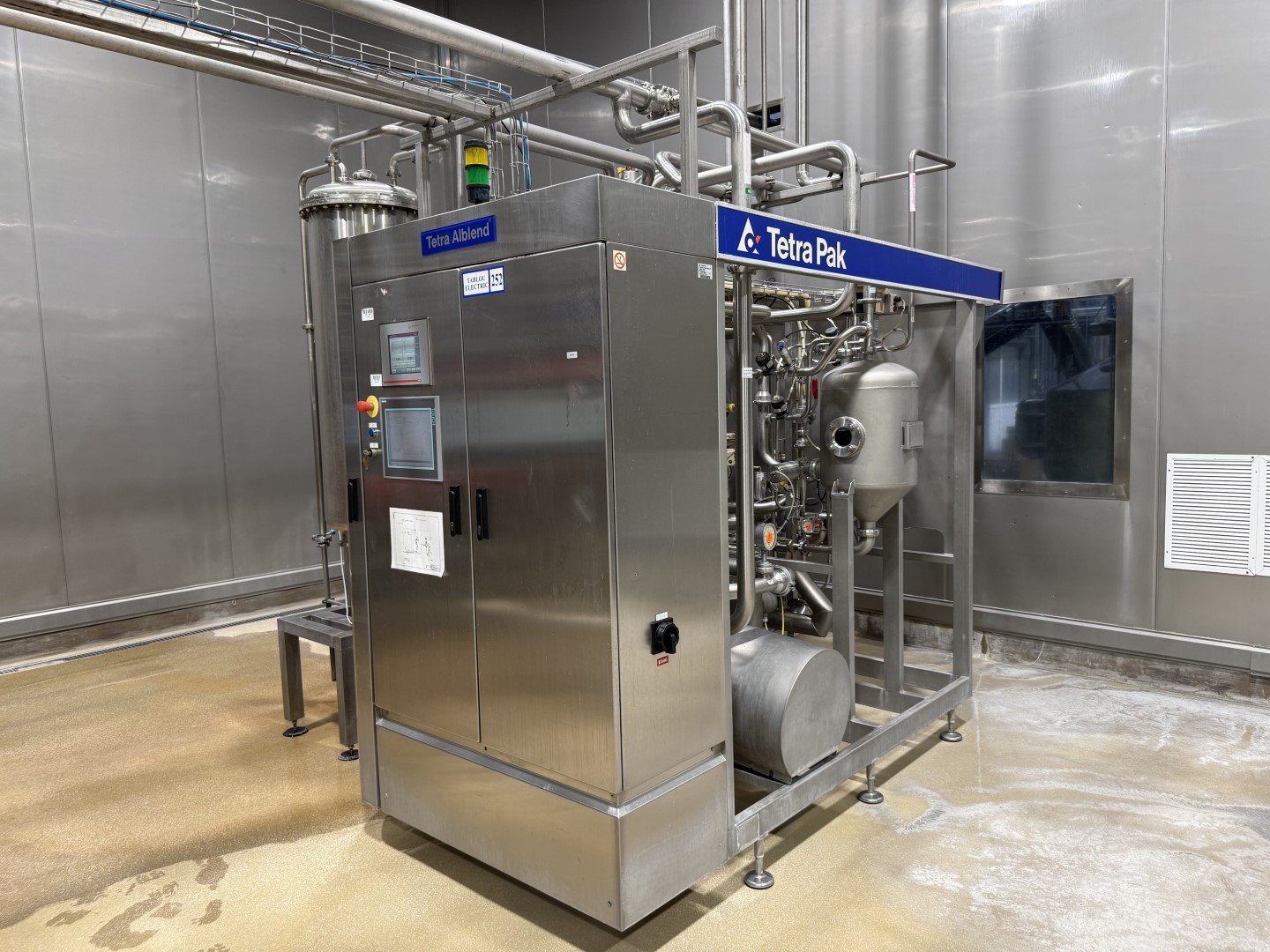 Used Processing plant, bottle blowing, filling, closing, labelling and packing line for PET bottles of 0,4/0,5/1,5 liter - Tetra Pak / Sidel