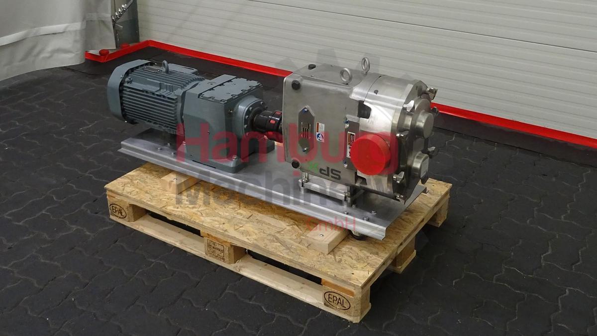 Used Rotary positive displacement pump / Lobe pump - SPX Waukesha Cherry-Burrell 220 U1