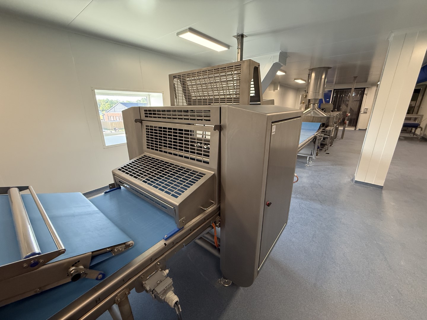 Used Dough processing / rollout line - Rademaker sheeting line with universal line and Packo nitrogen freezer