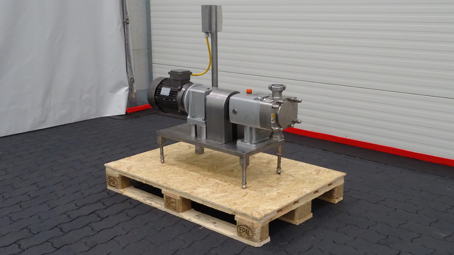 Used Rotary positive displacement pump / Lobe pump - APV CLP/2/036/20