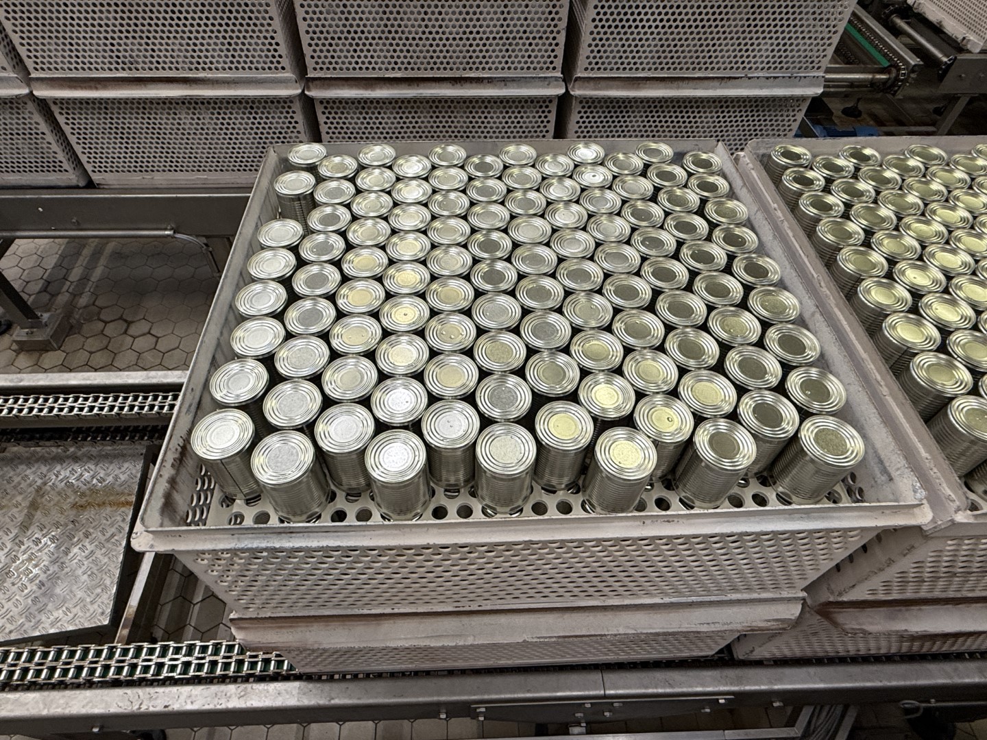 Used Complete can filling and closing line for liquids (nutrition) in 250 gram aluminium cans