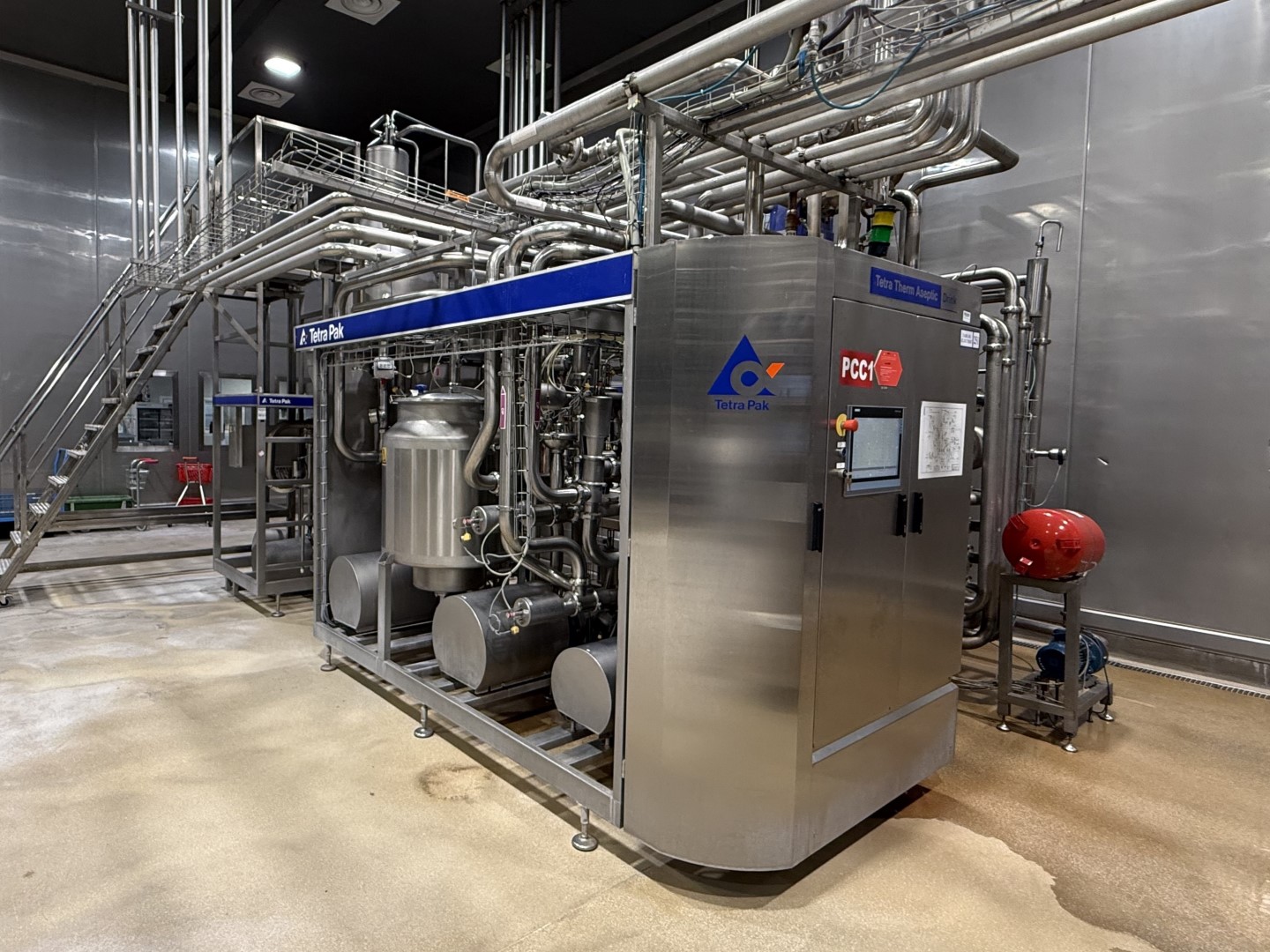 Used Processing plant, bottle blowing, filling, closing, labelling and packing line for PET bottles of 0,4/0,5/1,5 liter - Tetra Pak / Sidel