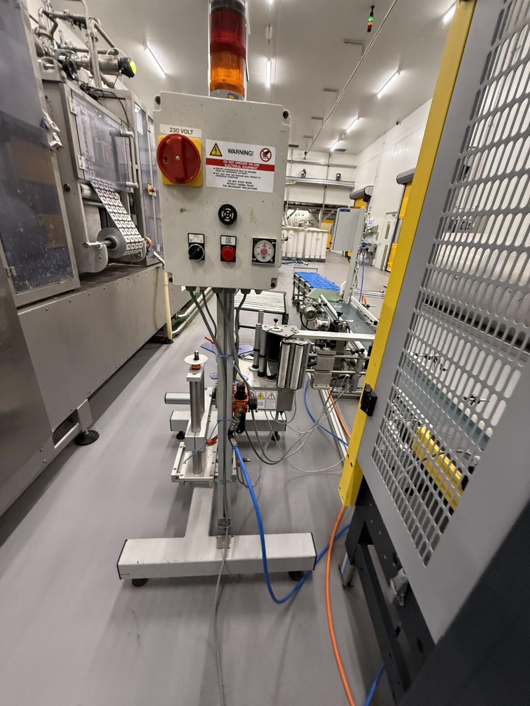Used Form Fill Seal Machine (FFS) for mini-portions - Alimenta Newpack Division Thermoform FM100/E-20 HC