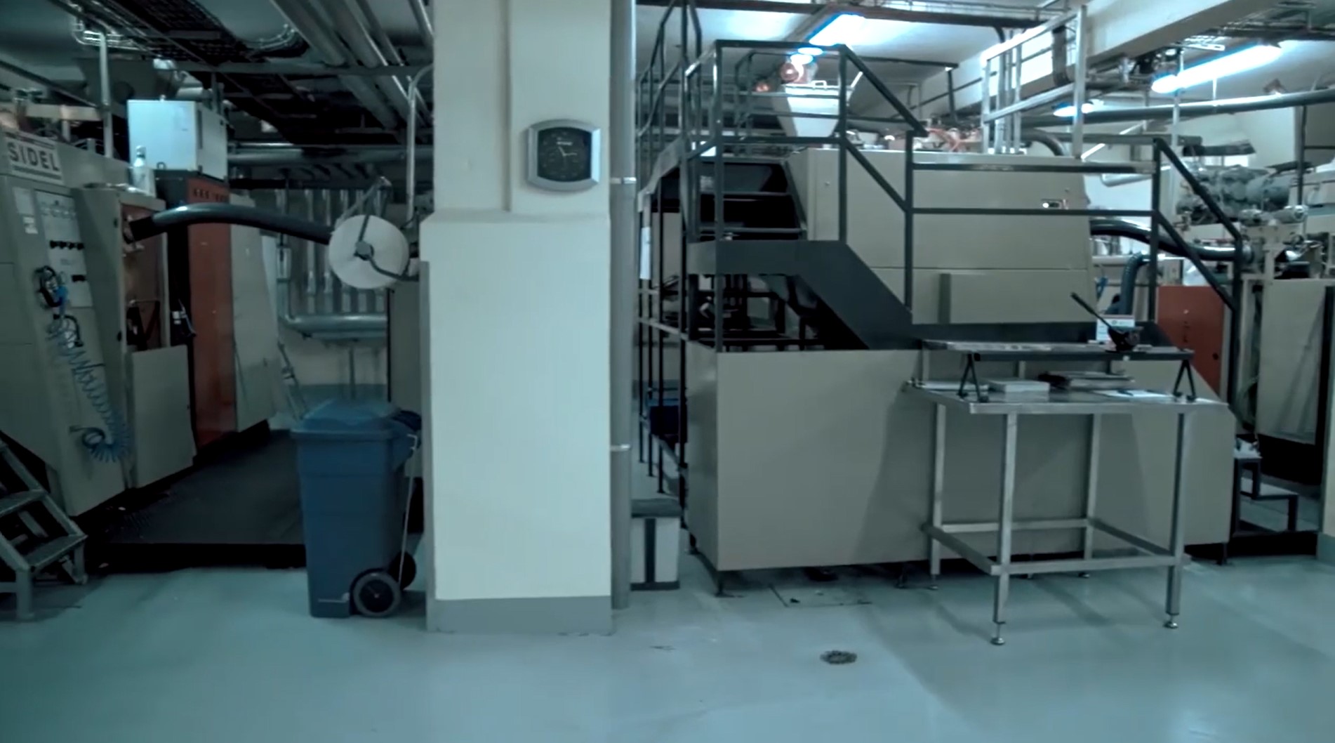 Used Bottle blowing, filling, closing, sterilizing, labelling and packing line for PE bottles of 1,5 liter with milk - Sidel / Remy / Stork