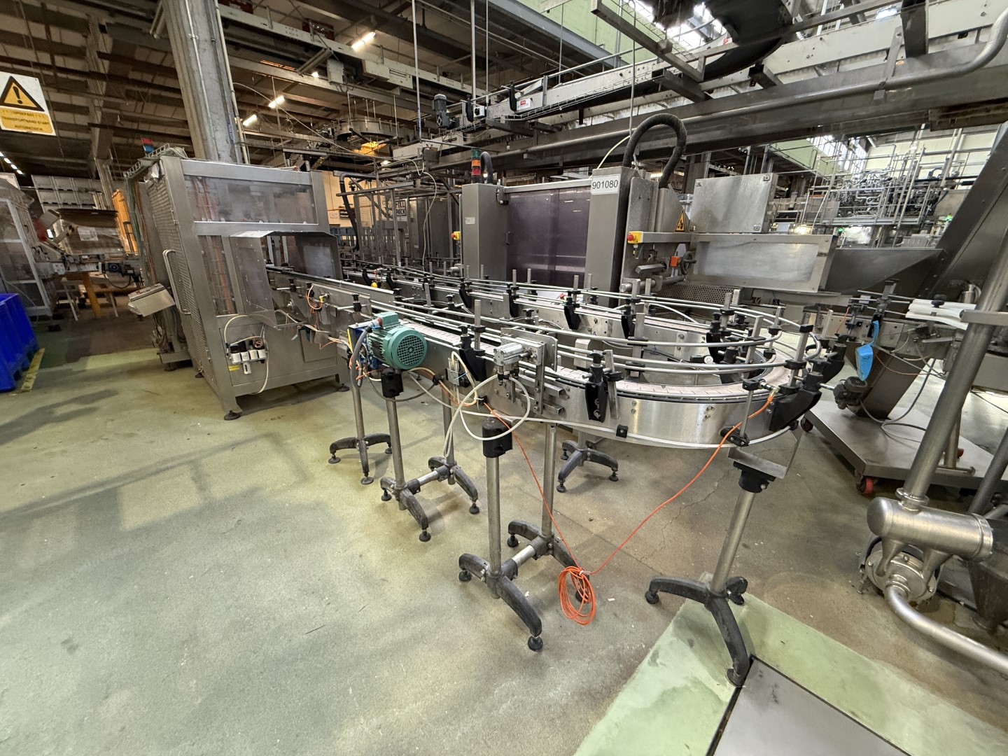 Used Filling, closing, labelling and packing line for plastic containers of 2 liter with fresh milk - Weightpack WFT 32.10.160