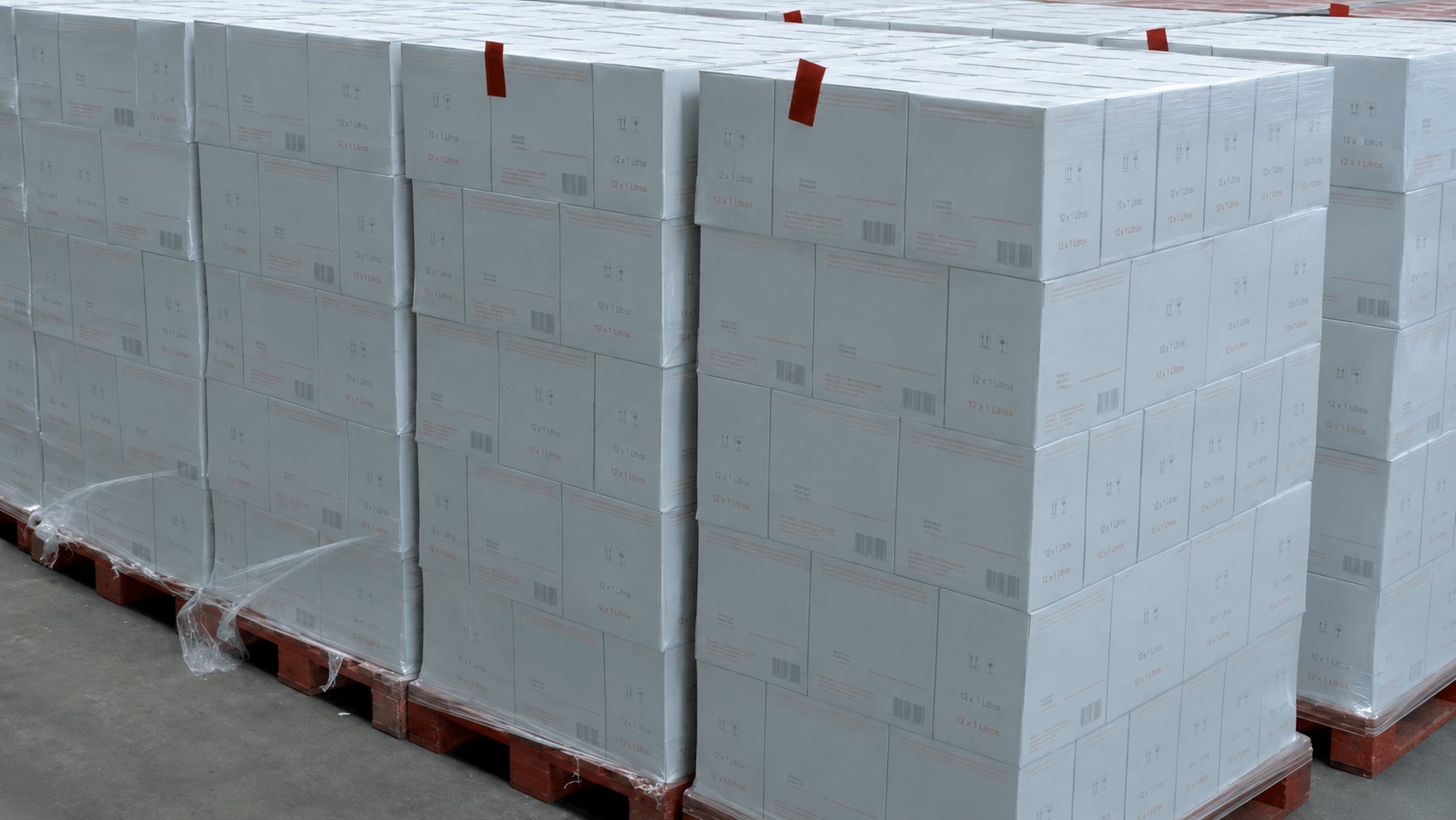 Used Bottle blowing, filling, closing, sterilizing, labelling and packing line for PE bottles of 1,5 liter with milk - Sidel / Remy / Stork