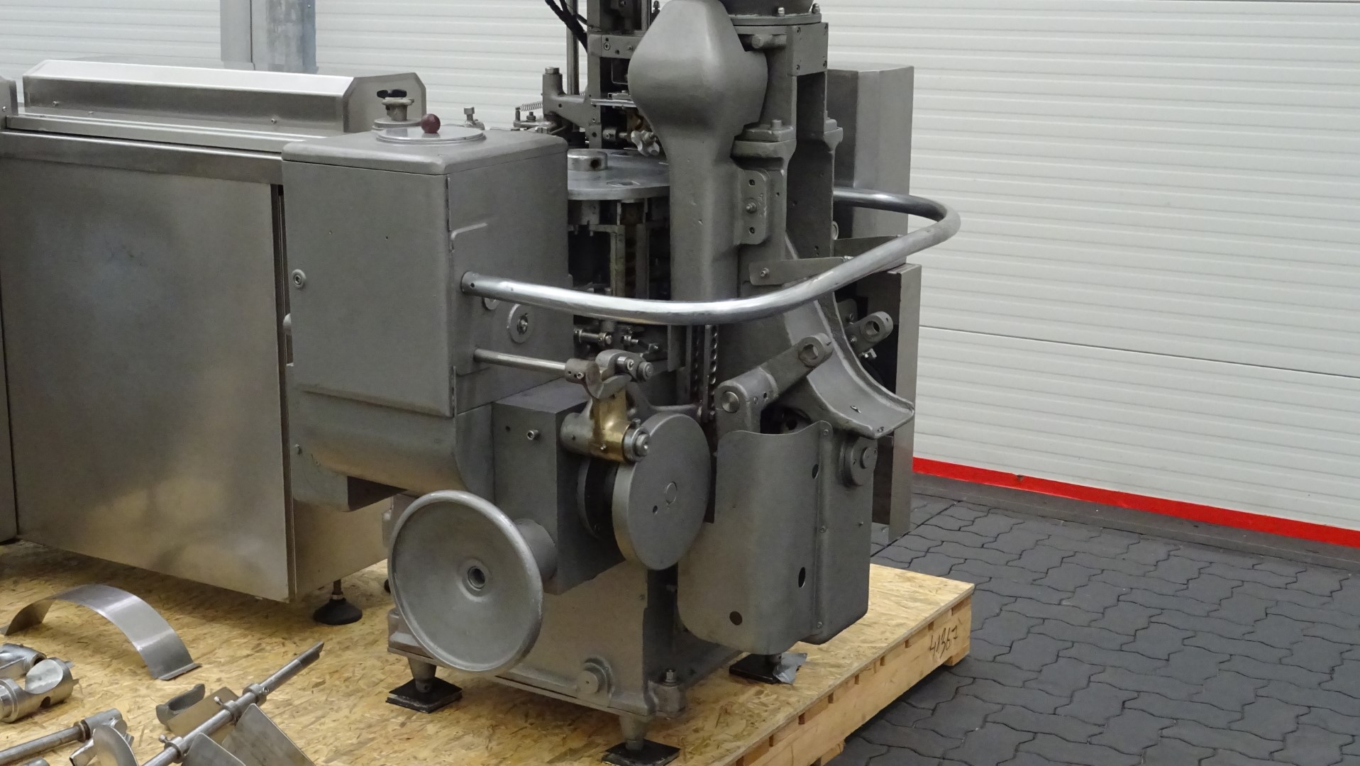 Used Filling and wrapping machine for miniportions of butter Benhil 8304