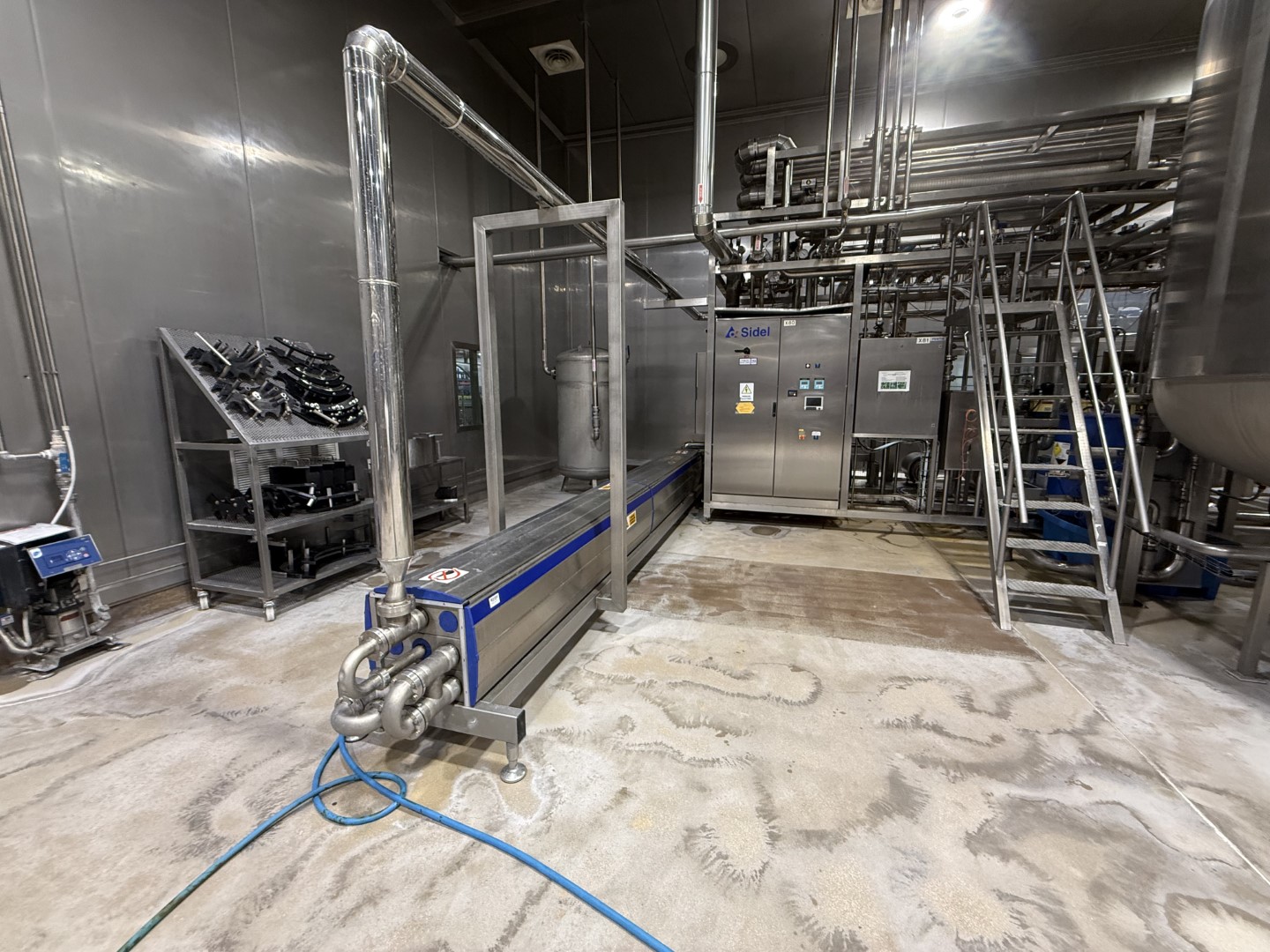 Used Processing plant, bottle blowing, filling, closing, labelling and packing line for PET bottles of 0,4/0,5/1,5 liter - Tetra Pak / Sidel