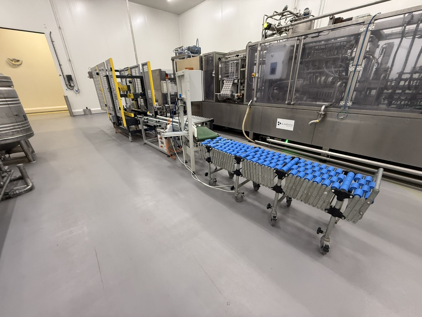 Used Form Fill Seal Machine (FFS) for mini-portions - Alimenta Newpack Division Thermoform FM100/E-20 HC