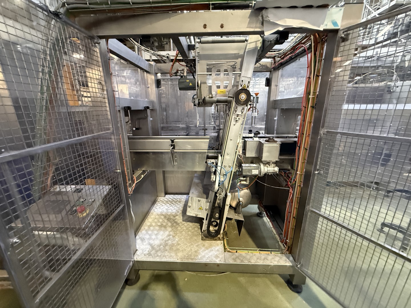 Used Filling, closing, labelling and packing line for plastic containers of 2 liter with fresh milk - Weightpack WFT 32.10.160