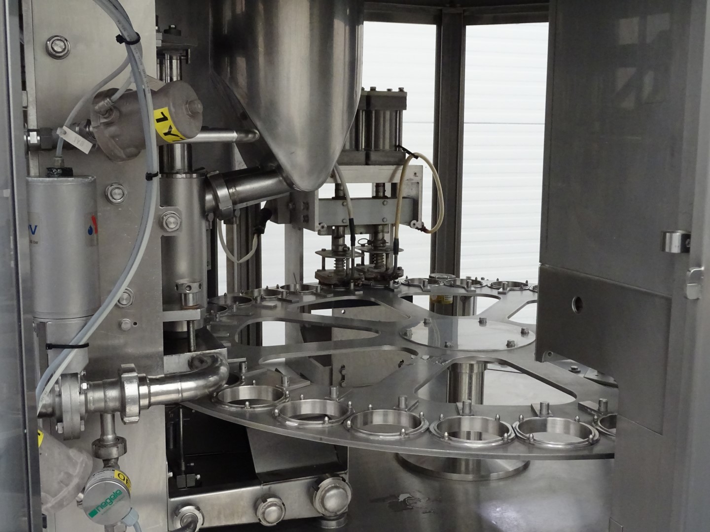 Used Cup filling and sealing machine Ampack Ammann ARL8/2