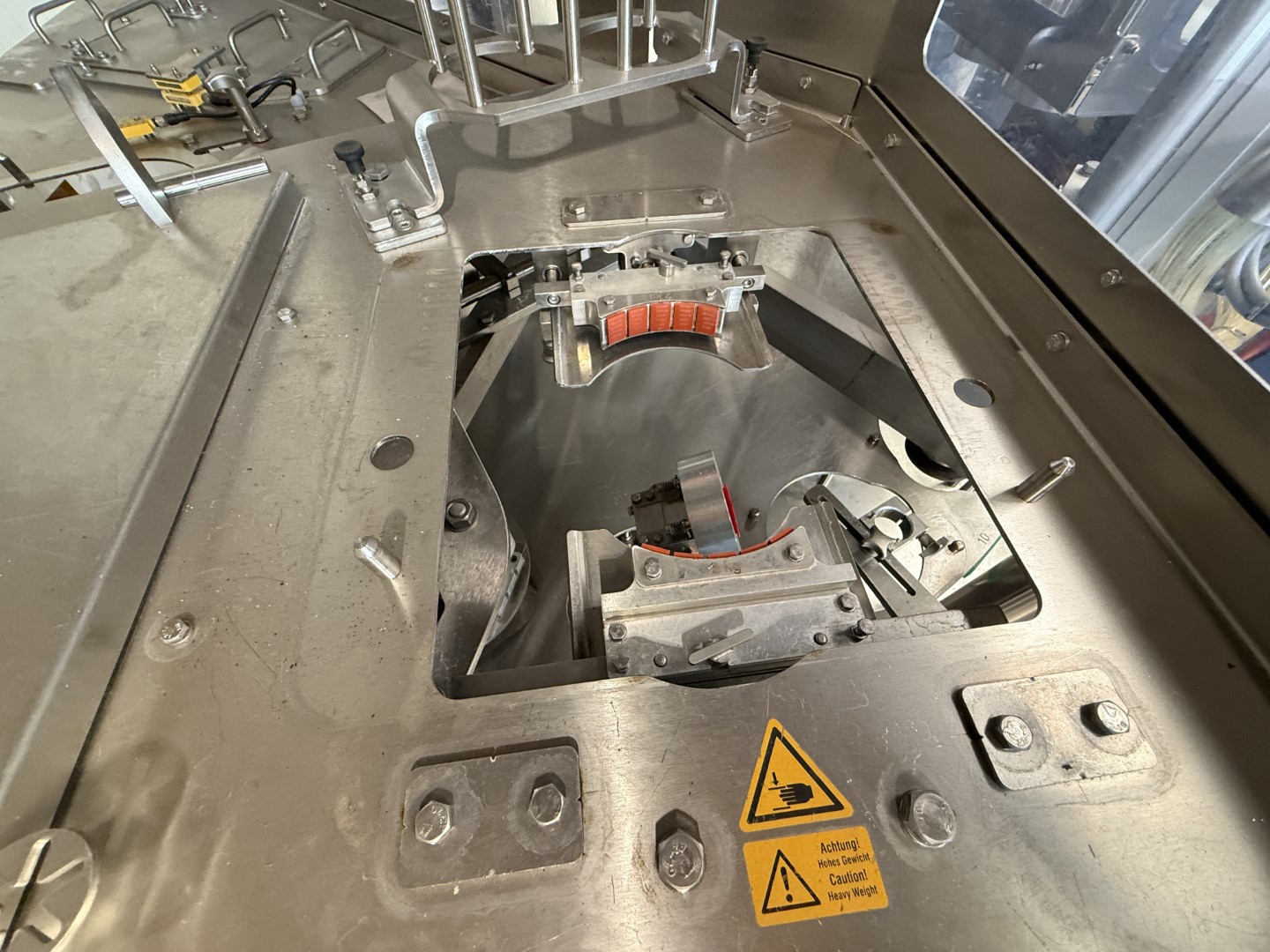 Used Cup filling and sealing machine Grunwald Rotary 12.000E/1-/2