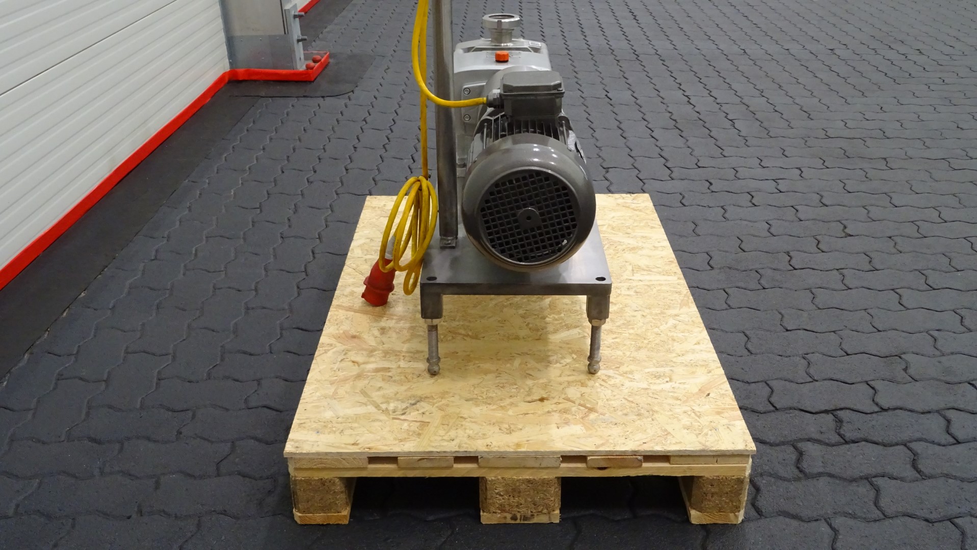 Used Rotary positive displacement pump / Lobe pump - APV CLP/2/036/20