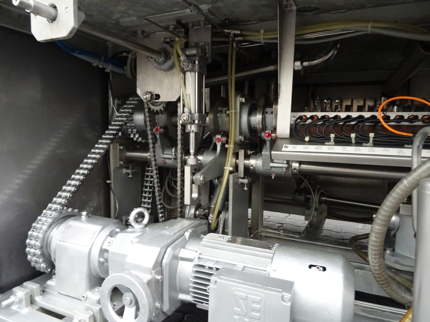 Used Cup filling and sealing machine Ampack Ammann ARL8/2