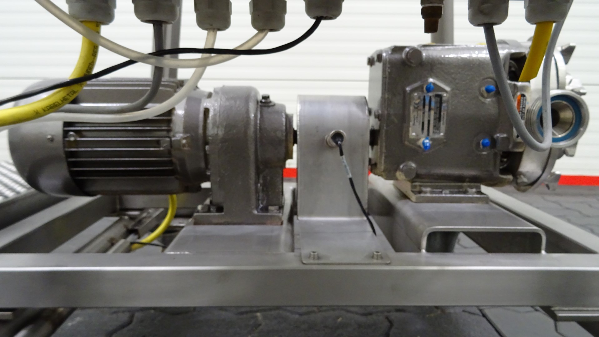 Used Rotary positive displacement pump / Lobe pump - Waukesha 015