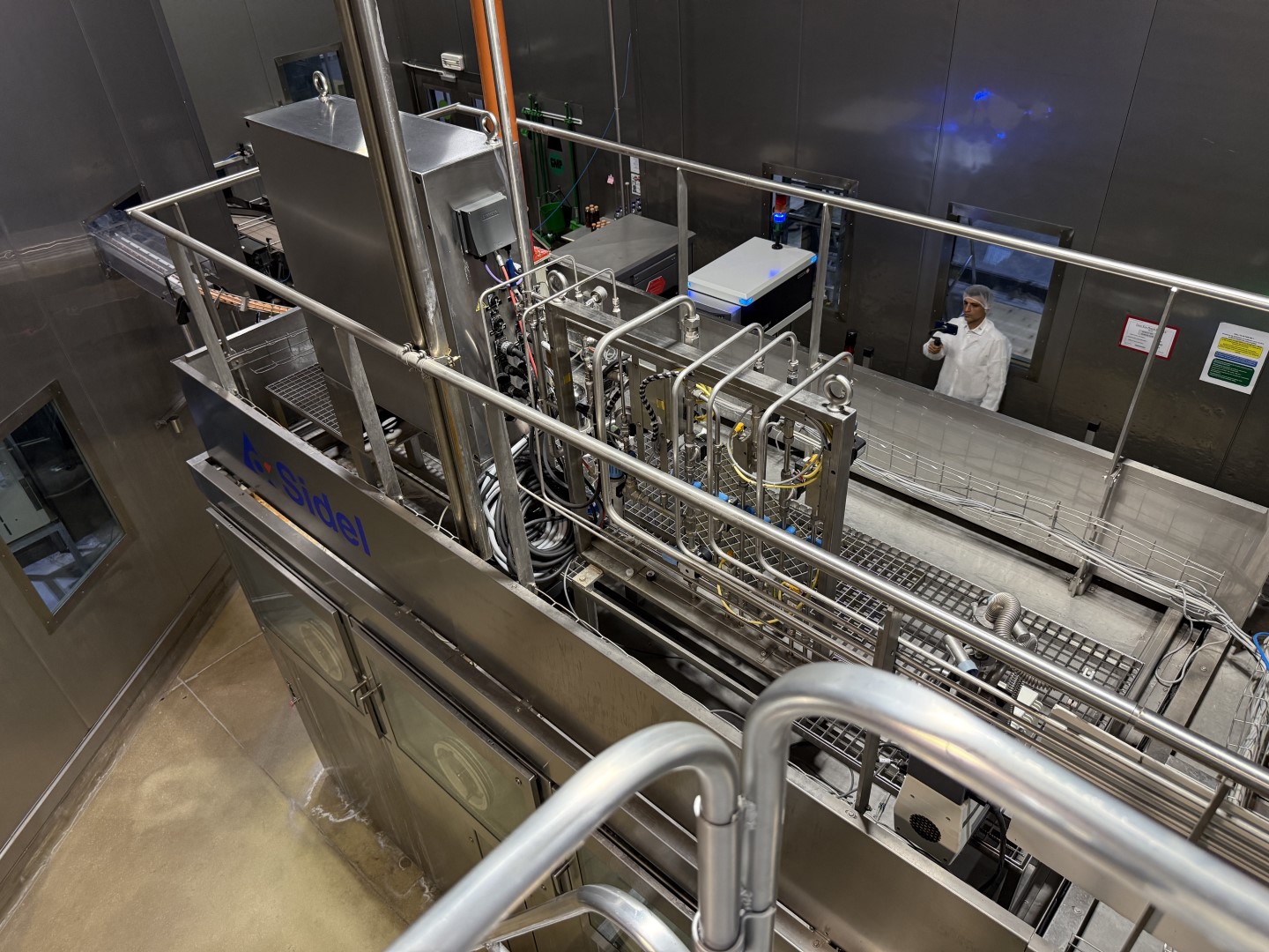 Used Processing plant, bottle blowing, filling, closing, labelling and packing line for PET bottles of 0,4/0,5/1,5 liter - Tetra Pak / Sidel