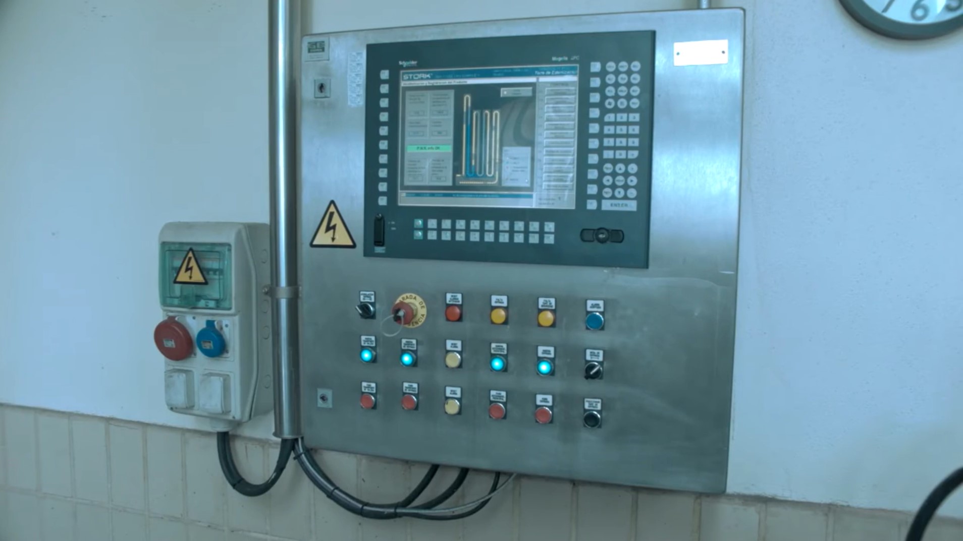 Used Bottle blowing, filling, closing, sterilizing, labelling and packing line for PE bottles of 1,5 liter with milk - Sidel / Remy / Stork