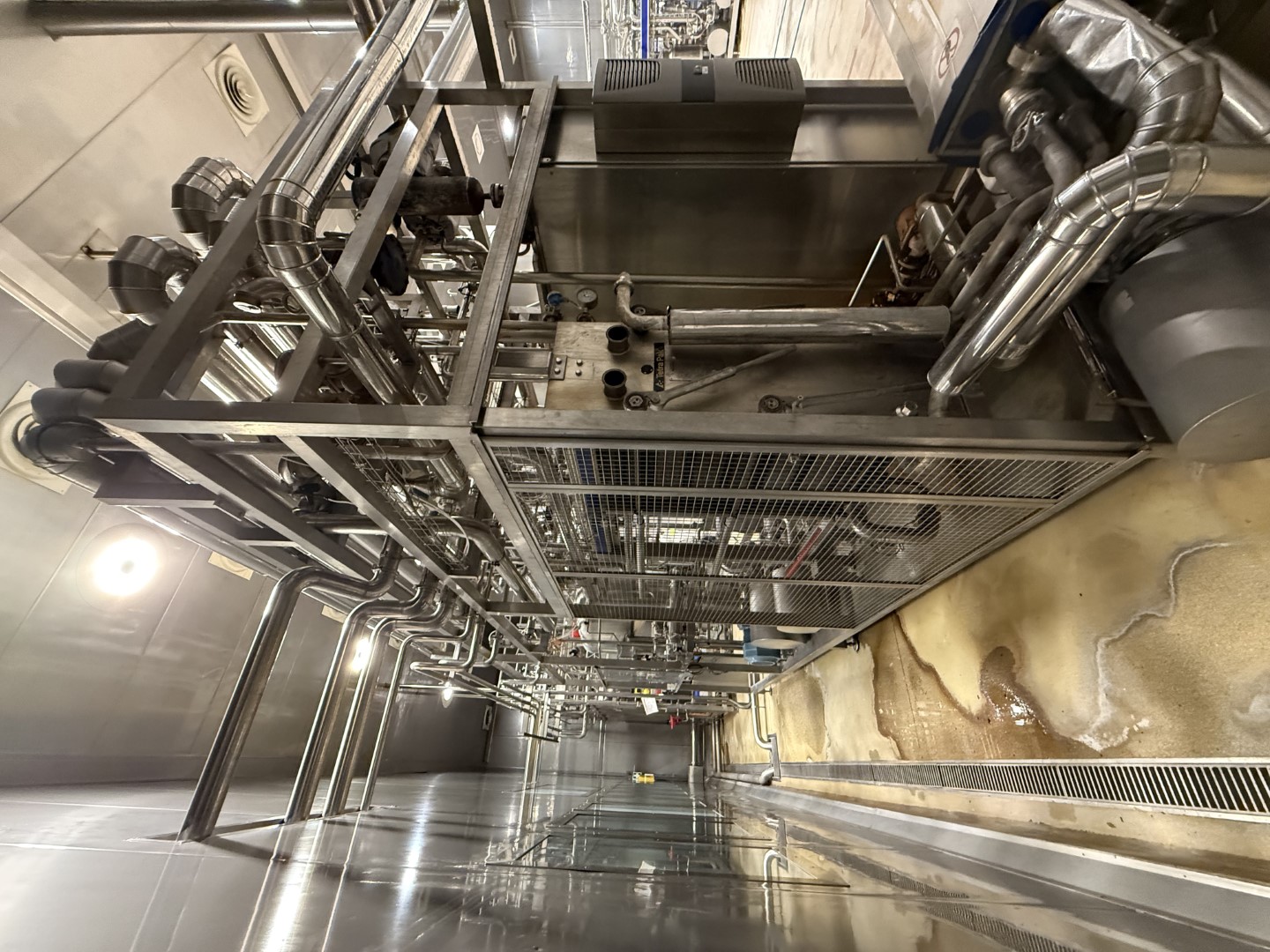 Used Processing plant, bottle blowing, filling, closing, labelling and packing line for PET bottles of 0,4/0,5/1,5 liter - Tetra Pak / Sidel