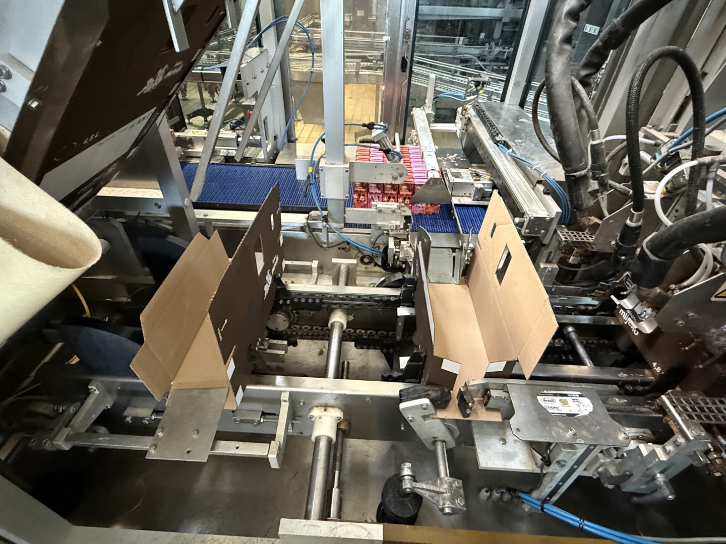 Used Aseptic Carton Filling Line: Tetra Pak TBA/19 - 30 V - 200 ml Slim + Easy Ride + TSA 21 + CBP 70