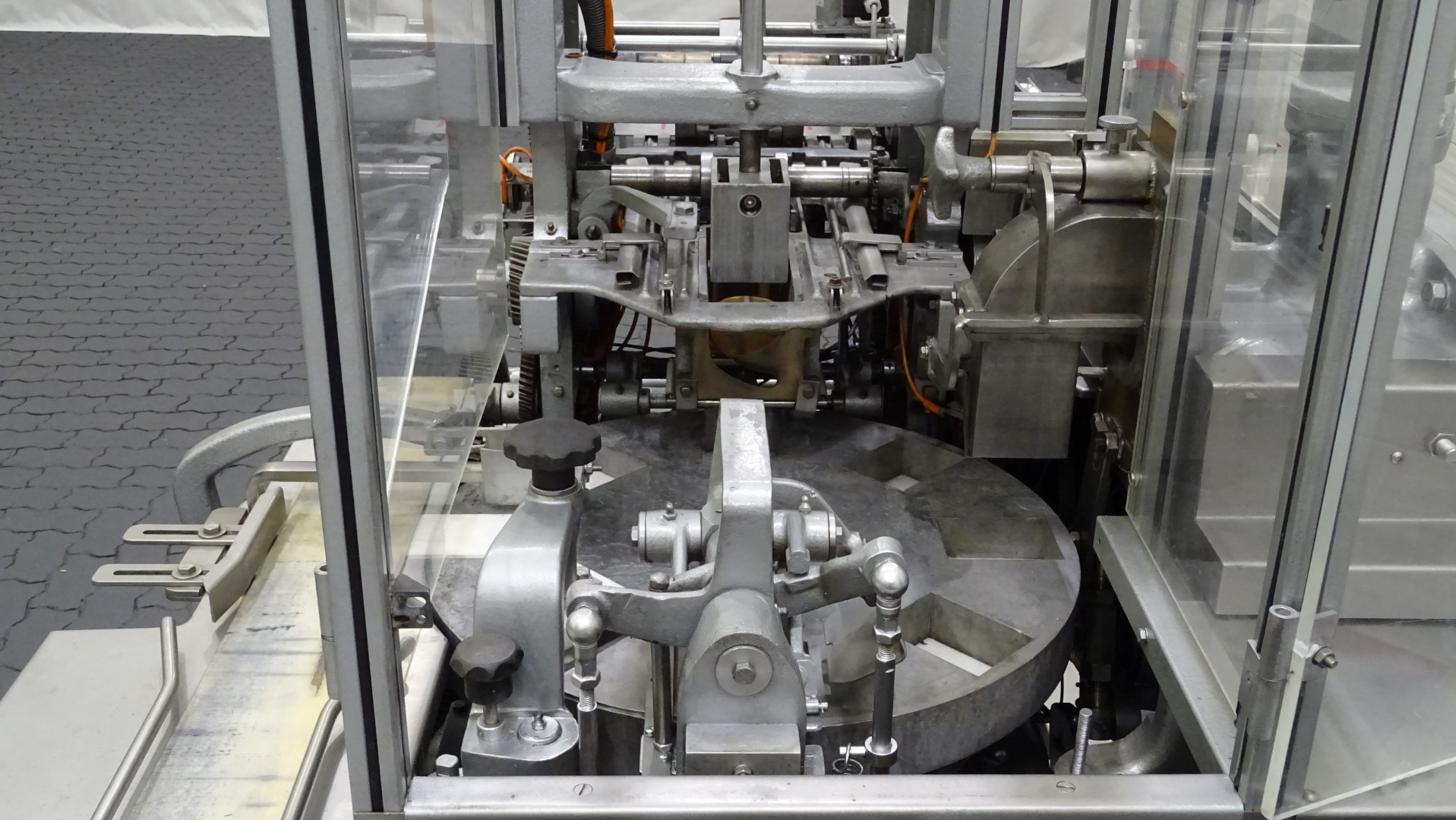 Used Filling and wrapping machine for butter Benhil Multipack 8340