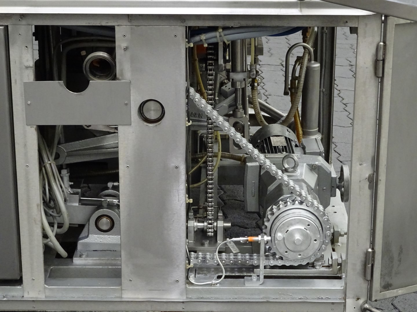 Used Cup filling and sealing machine Ampack Ammann ARL8/2