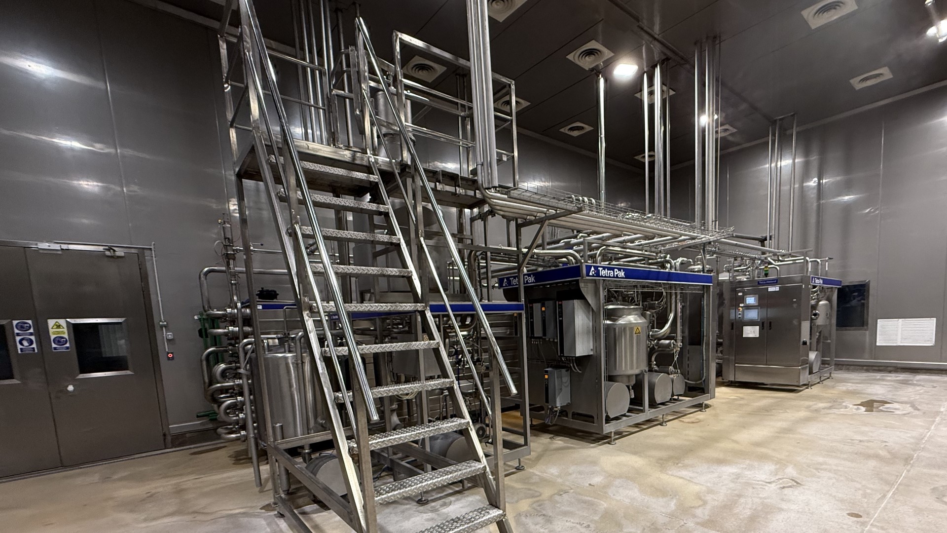 Used Processing plant, bottle blowing, filling, closing, labelling and packing line for PET bottles of 0,4/0,5/1,5 liter - Tetra Pak / Sidel