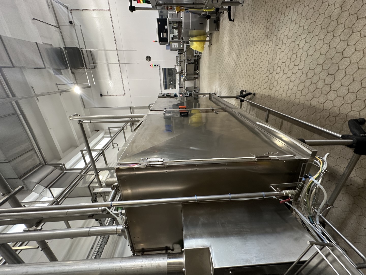 Used Aseptic PET Bottle filling machine - SIG Asbofill 710