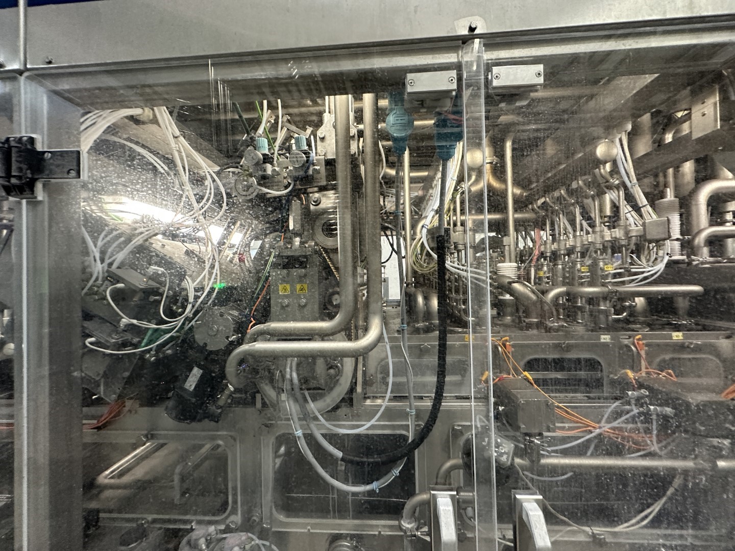 Used Aseptic PET Bottle filling machine - SIG Asbofill 710
