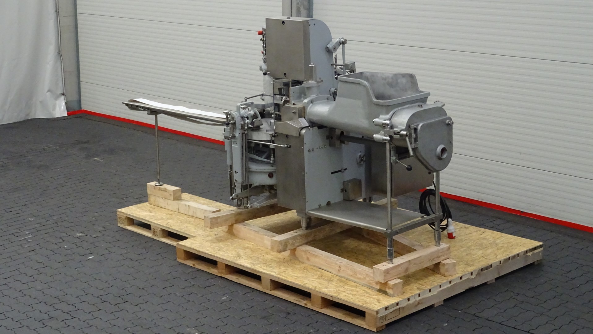 Used Reconditioned filling and wrapping machine for butter - Trepko XPG-40 for 250 gram