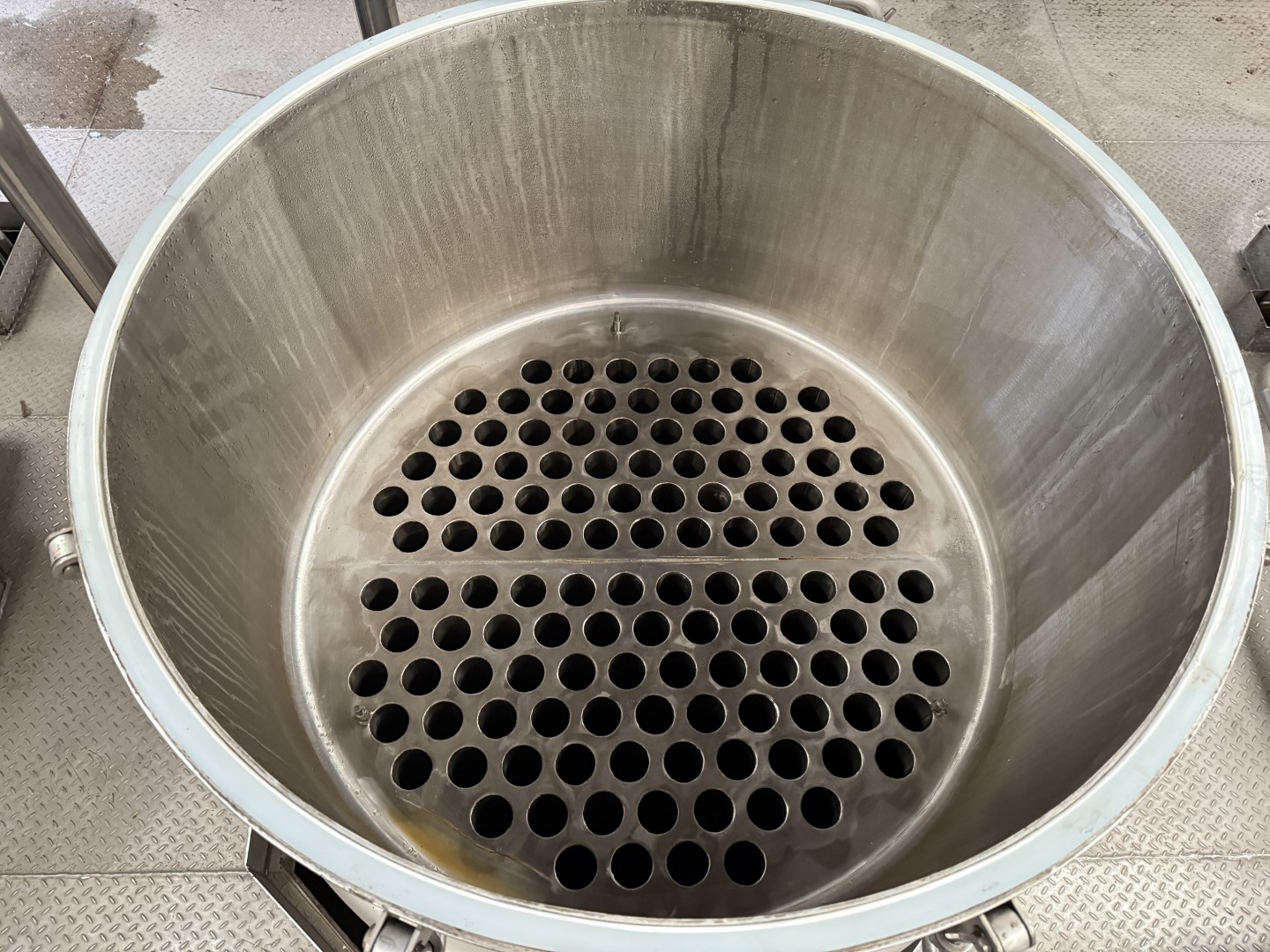 Used Complete GEA Niro Atomizer powder plant with 4-Effect TVR Evaporator, Spray Dryer, Fluidbed Dryer, Cyrstallisation tanks and filling station