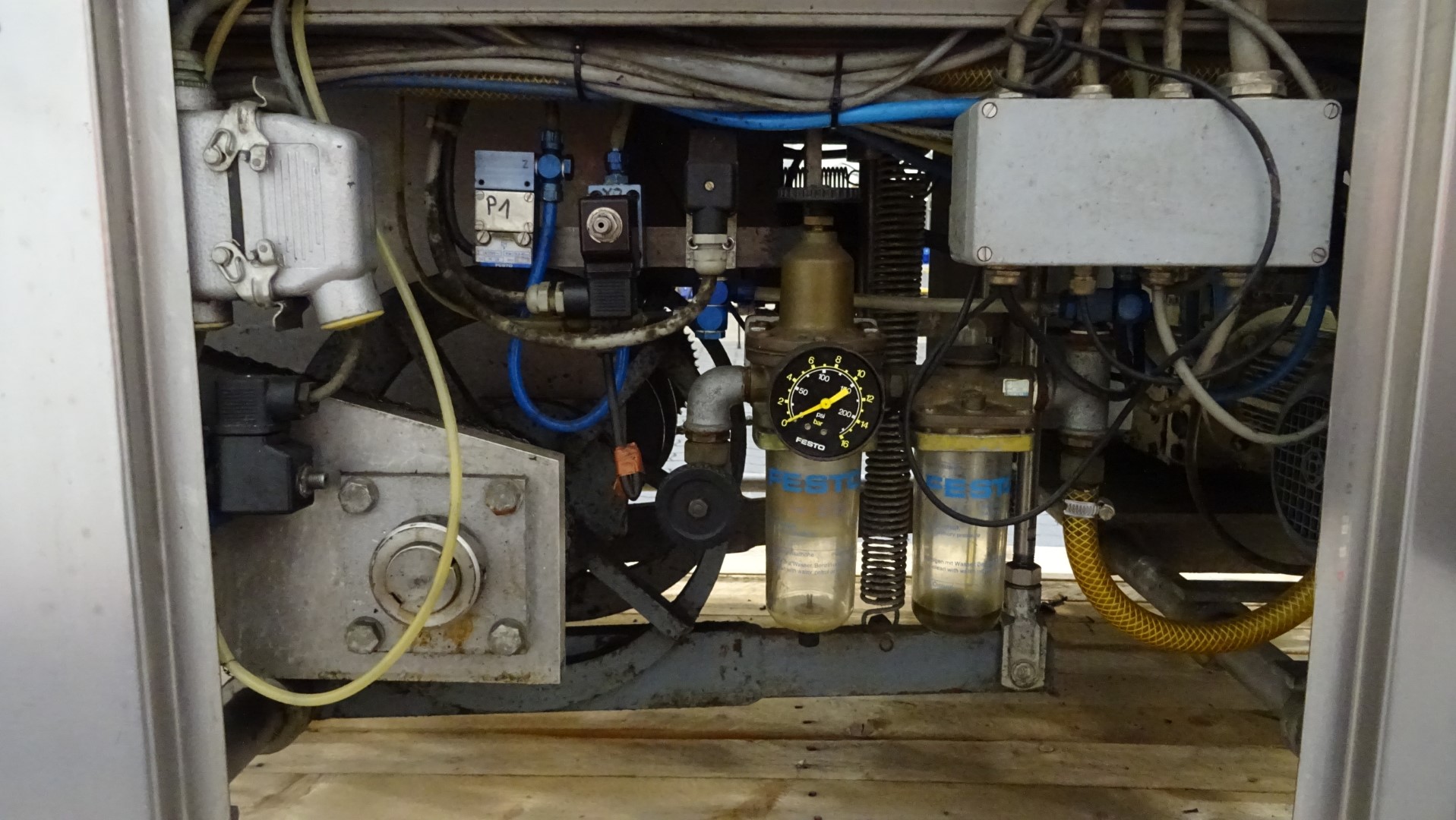 Gebraucht Verkauft Becherfüll- und Verschließmaschine - Lieder RL5 an ...