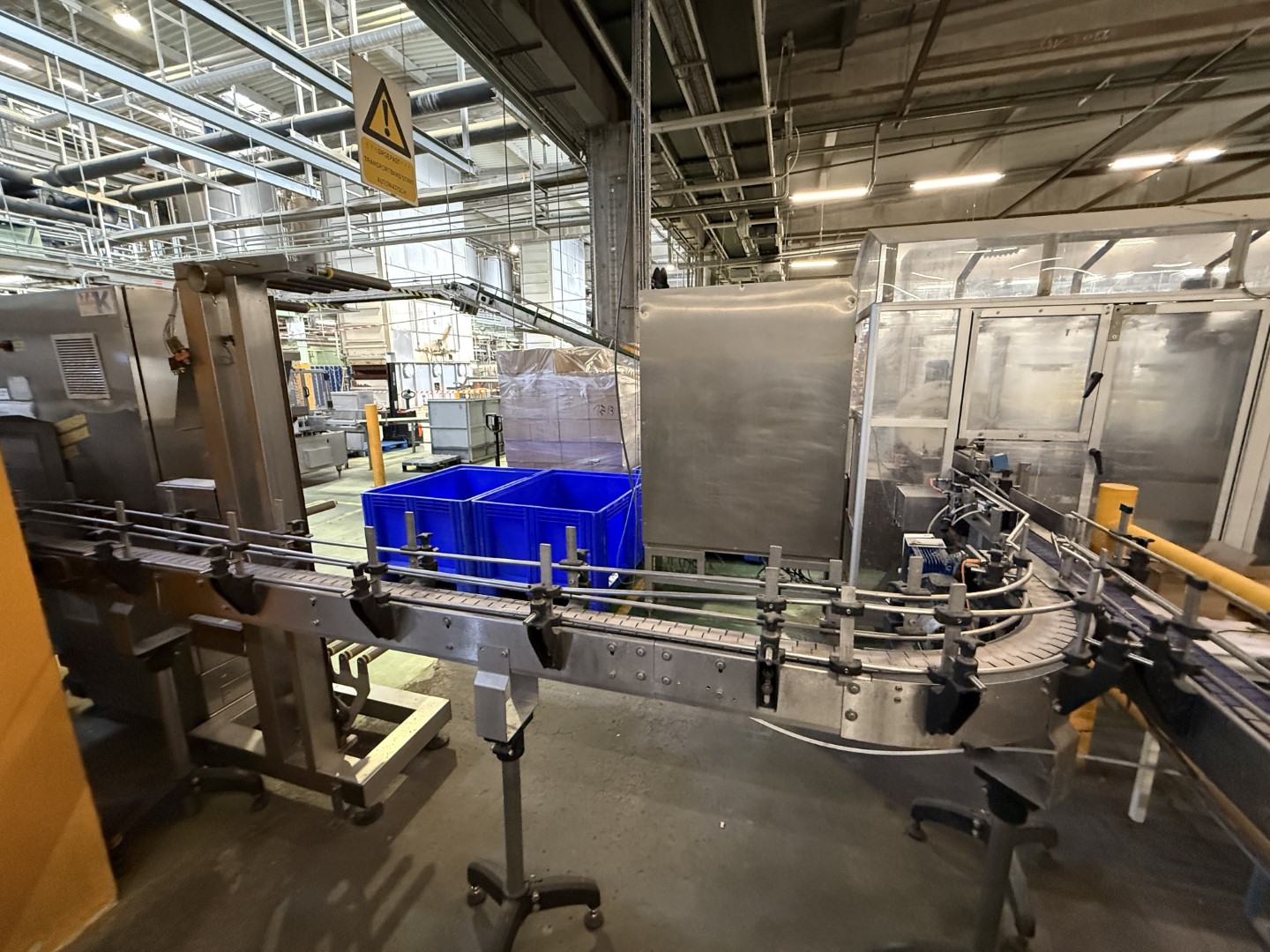 Used Filling, closing, labelling and packing line for plastic containers of 2 liter with fresh milk - Weightpack WFT 32.10.160