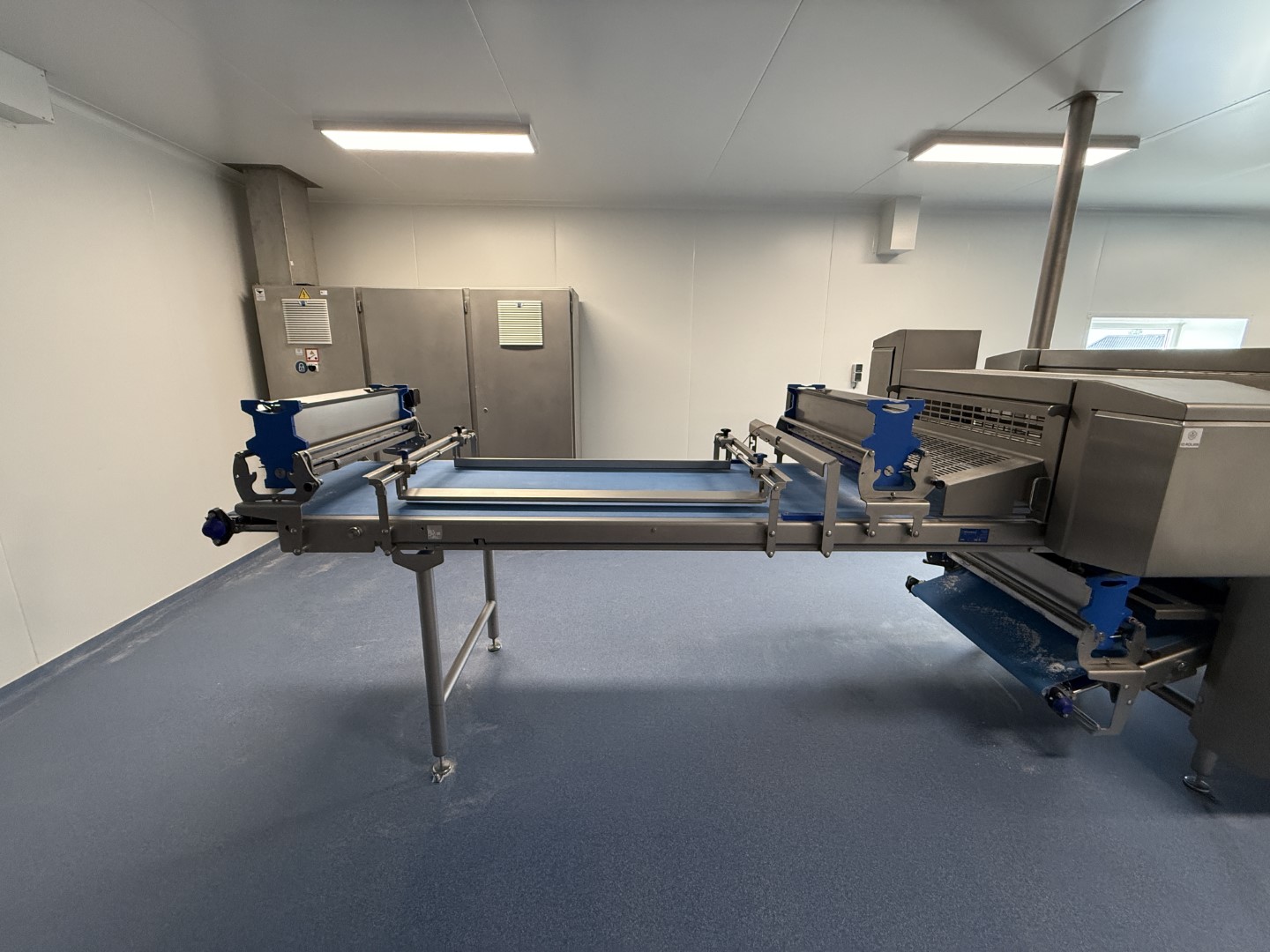Used Dough processing / rollout line - Rademaker sheeting line with universal line and Packo nitrogen freezer