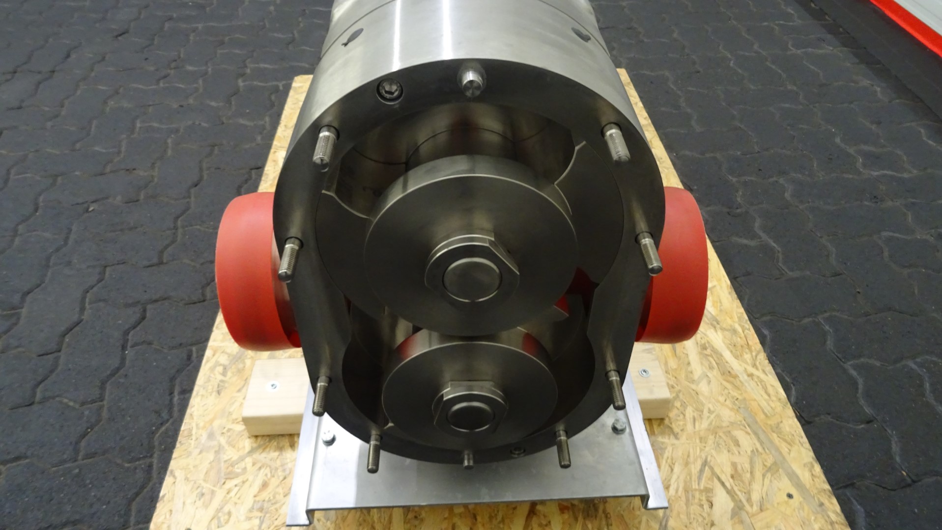 Used Rotary positive displacement pump / Lobe pump - SPX Waukesha Cherry-Burrell 220 U1