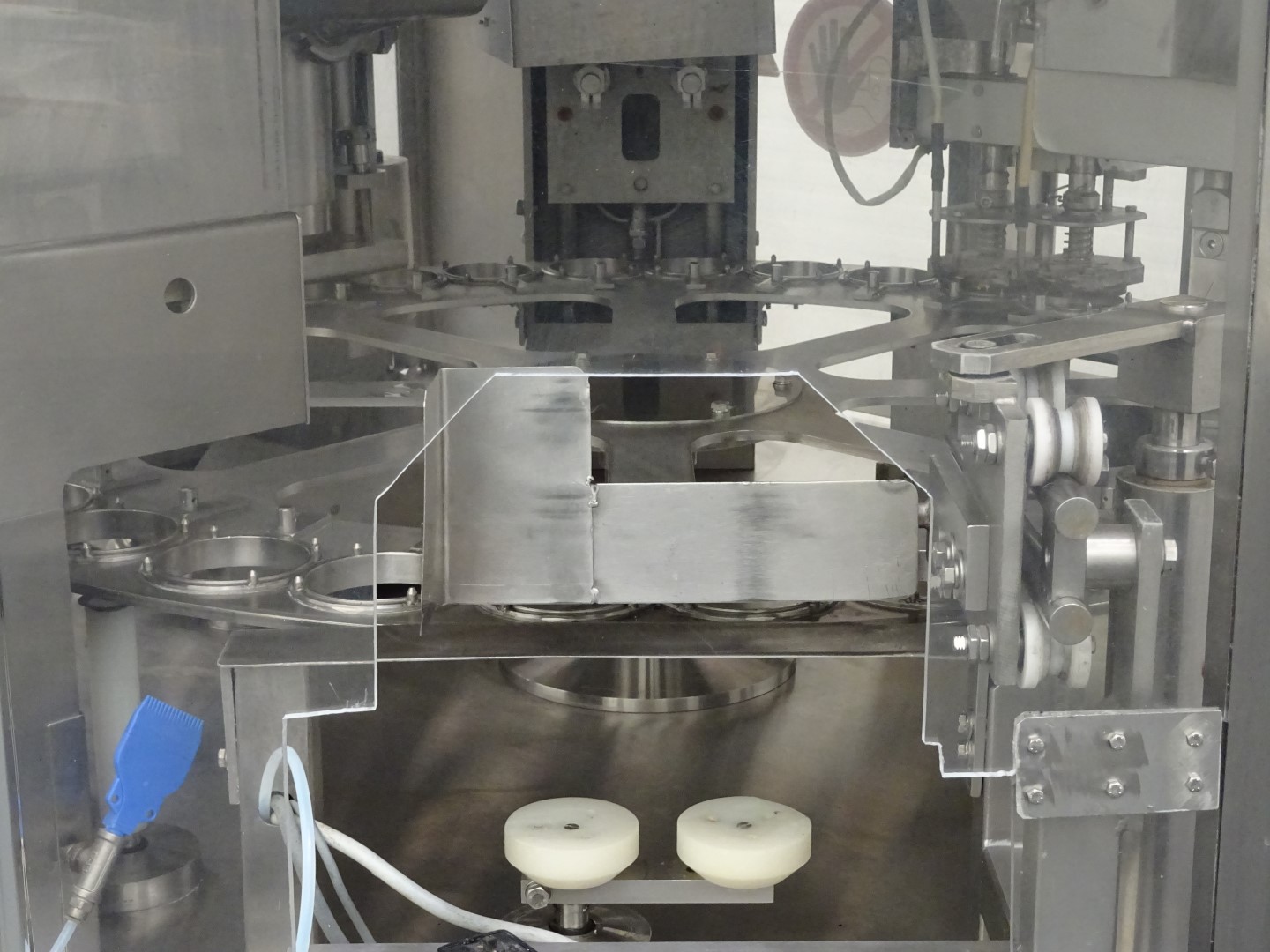 Used Cup filling and sealing machine Ampack Ammann ARL8/2