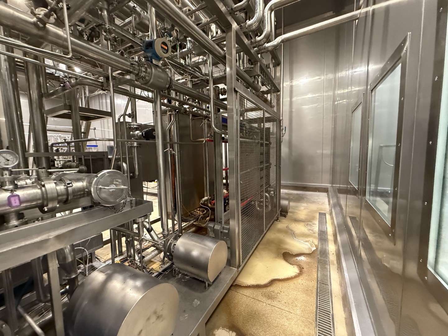 Used Processing plant, bottle blowing, filling, closing, labelling and packing line for PET bottles of 0,4/0,5/1,5 liter - Tetra Pak / Sidel