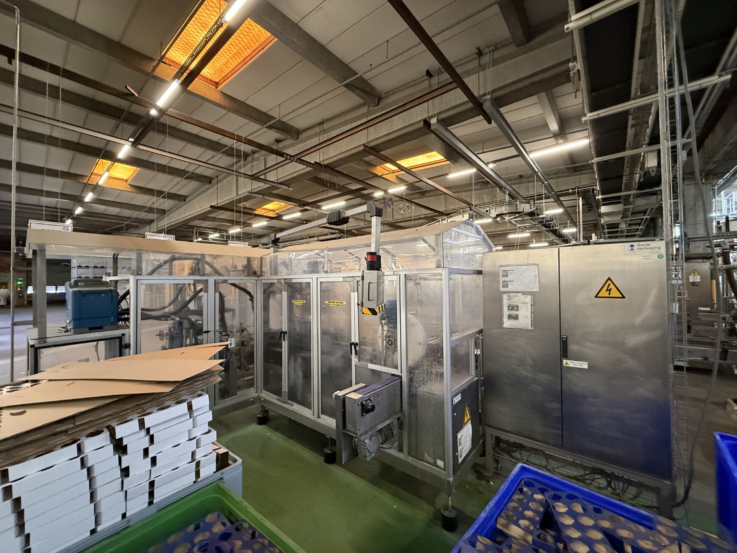 Used Filling, closing, labelling and packing line for plastic containers of 2 liter with fresh milk - Weightpack WFT 32.10.160