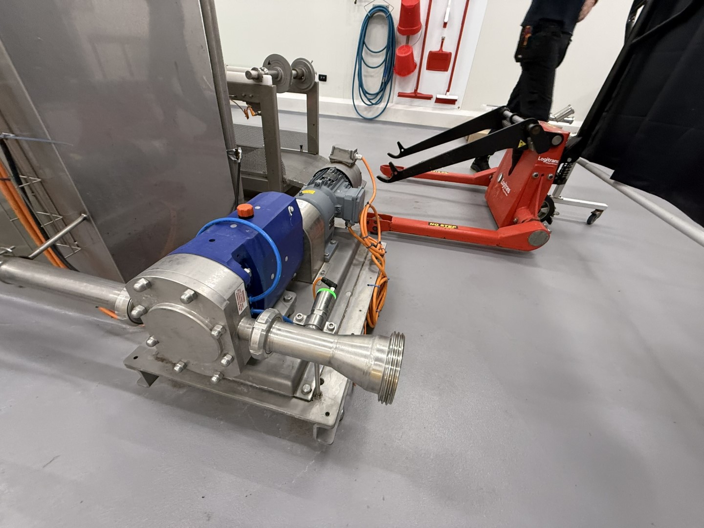 Used Form Fill Seal Machine (FFS) for mini-portions - Alimenta Newpack Division Thermoform FM100/E-20 HC