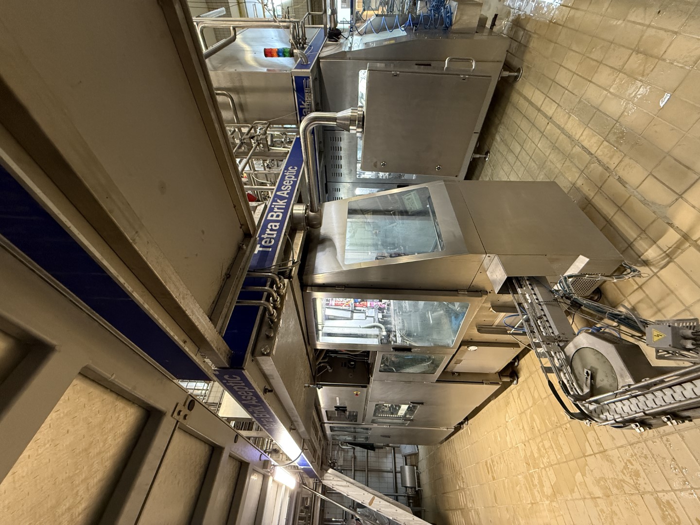 Used Aseptic Carton Filling Line: Tetra Pak TBA/19 - 30 V - 200 ml Slim + Easy Ride + TSA 21 + CBP 70