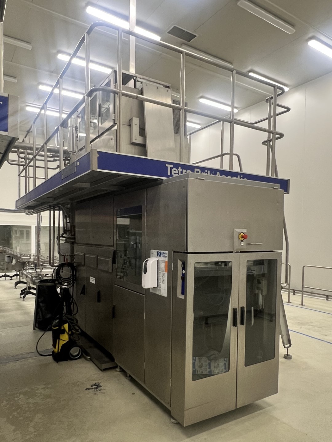 Used Aseptic carton filler Tetra Pak TBA/19 - 10 V - 200 ml Slim
