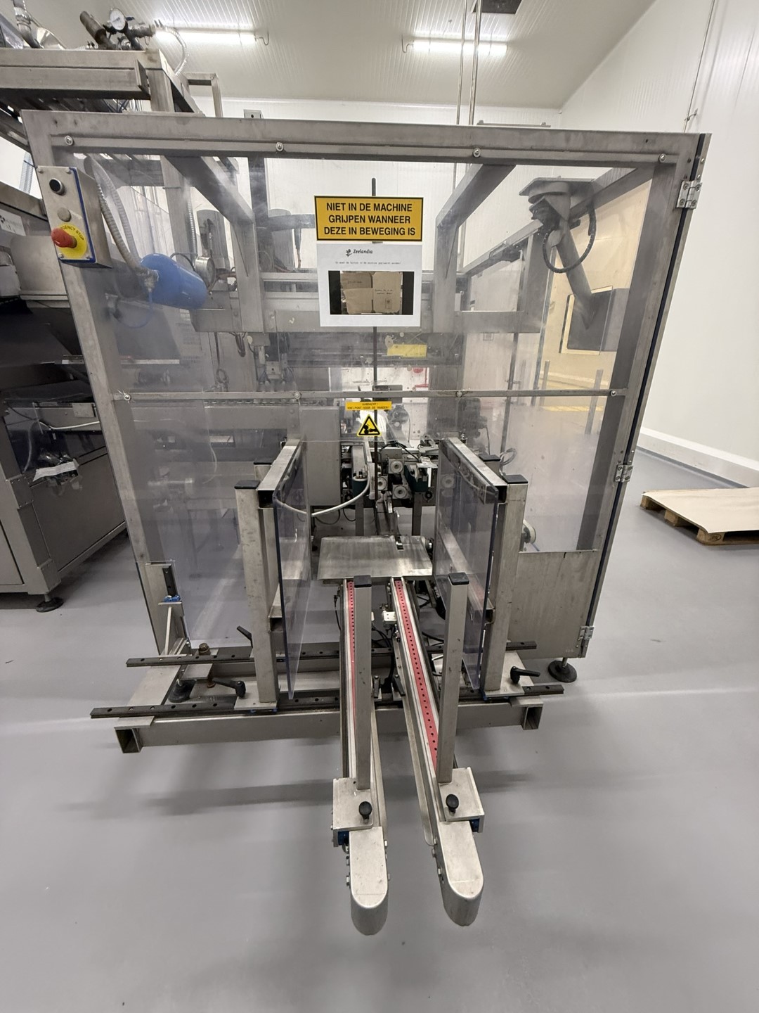 Used Form Fill Seal Machine (FFS) for mini-portions - Alimenta Newpack Division Thermoform FM100/E-20 HC