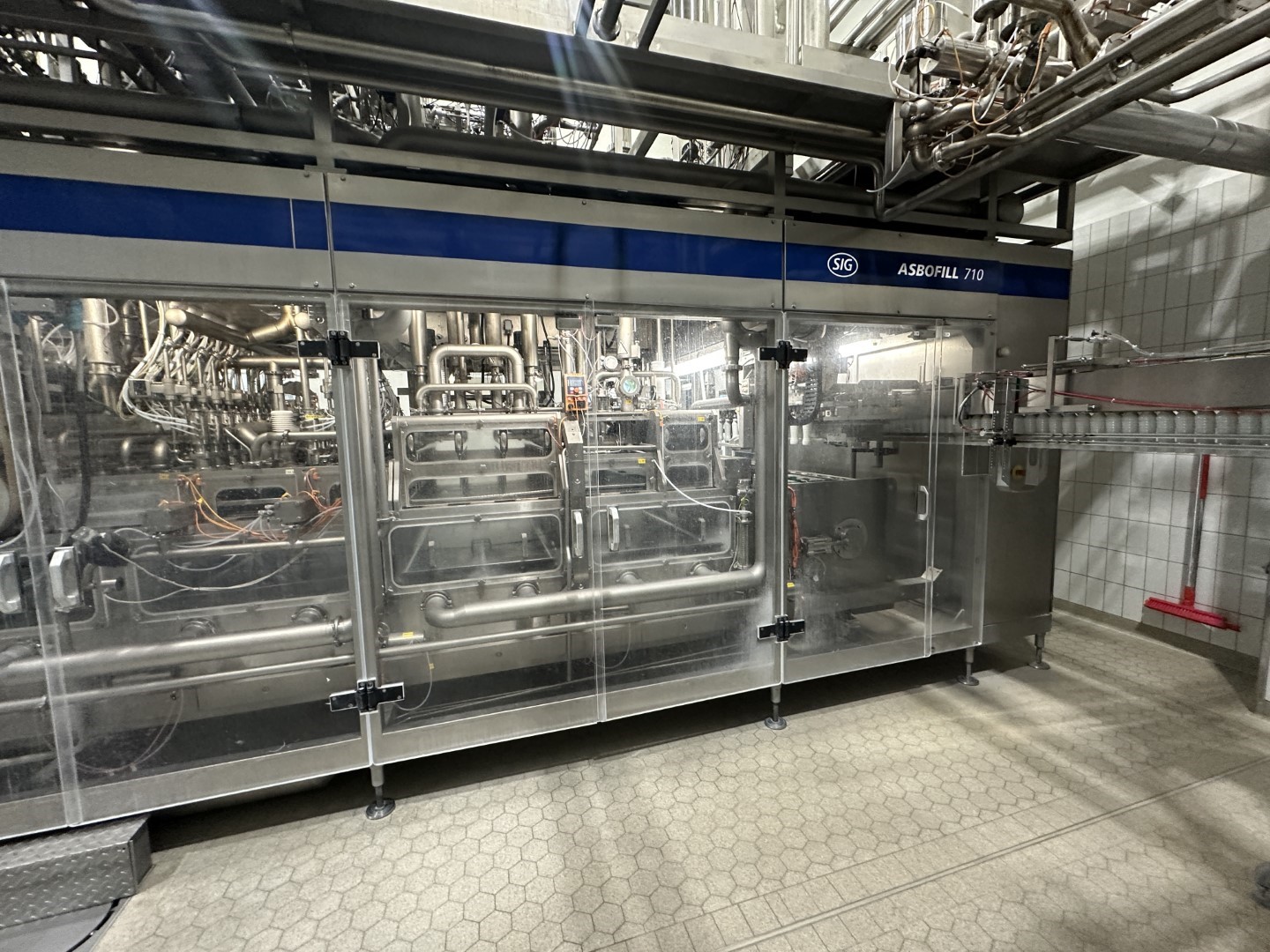 Used Aseptic PET Bottle filling machine - SIG Asbofill 710