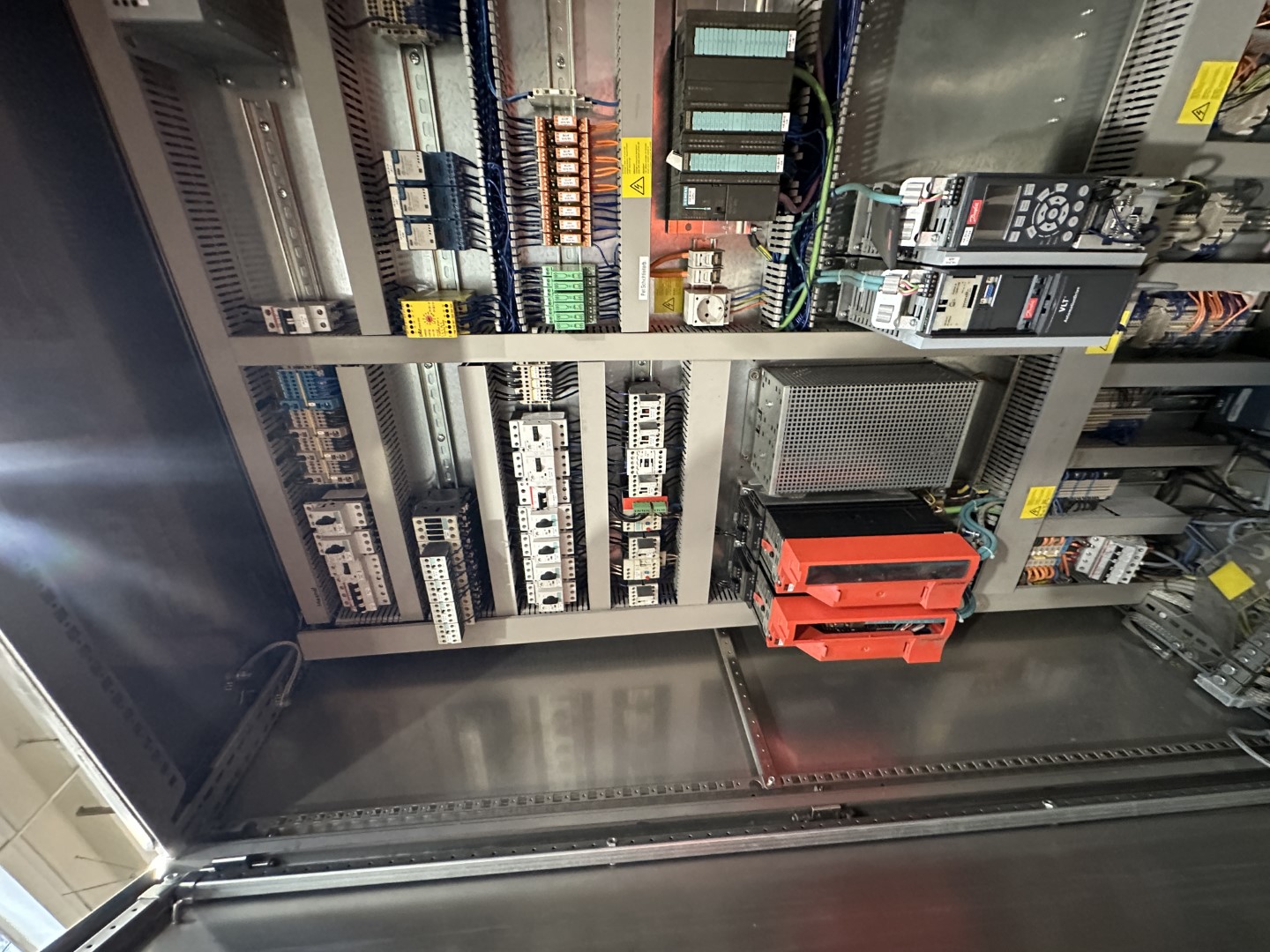 Used Aseptic Carton Filling Line: Shikoku S-PS80HA + 3x Elopak PLA-S30 Applicator + Oystar A+F Packer