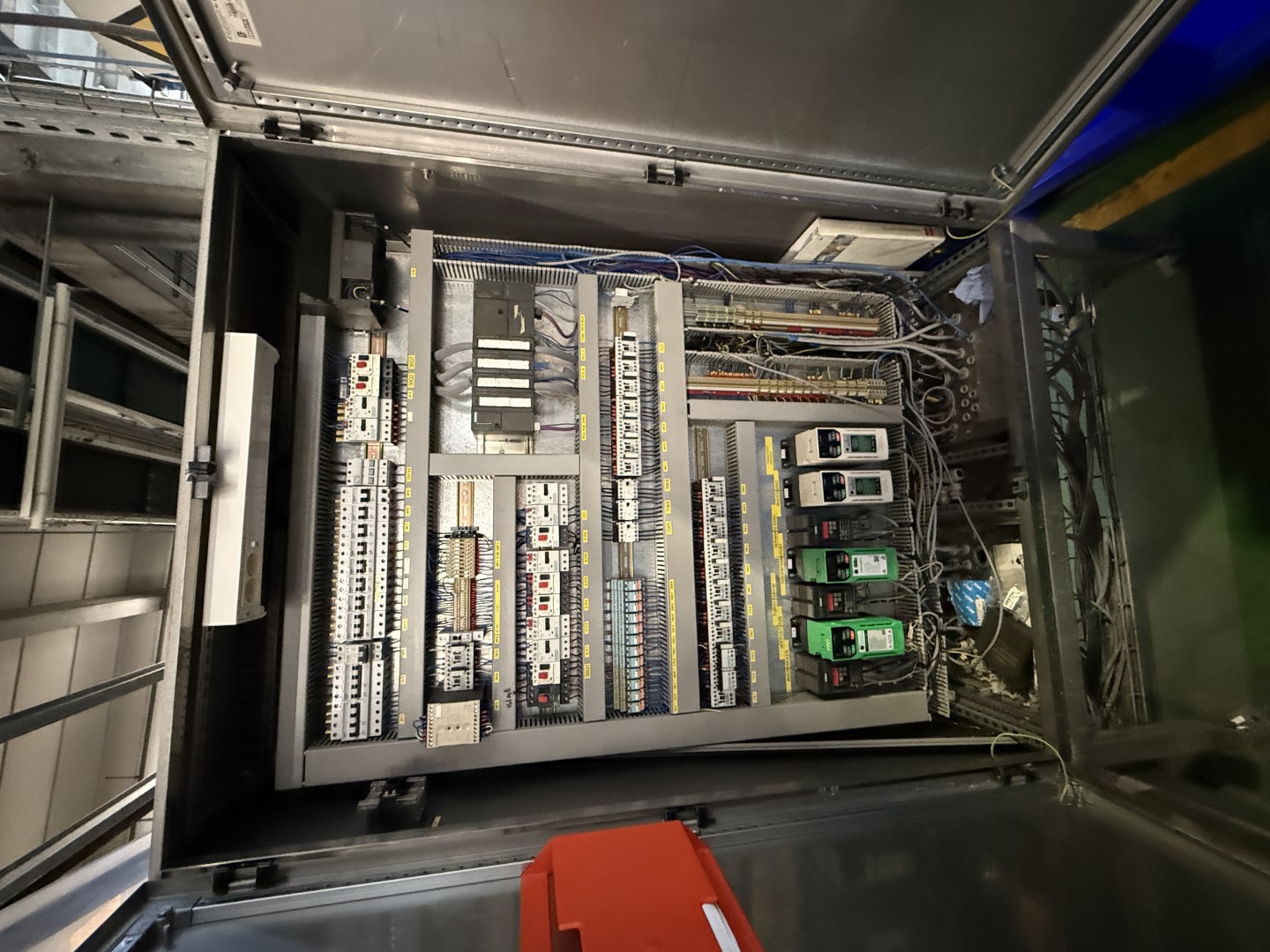 Used Filling, closing, labelling and packing line for plastic containers of 2 liter with fresh milk - Weightpack WFT 32.10.160