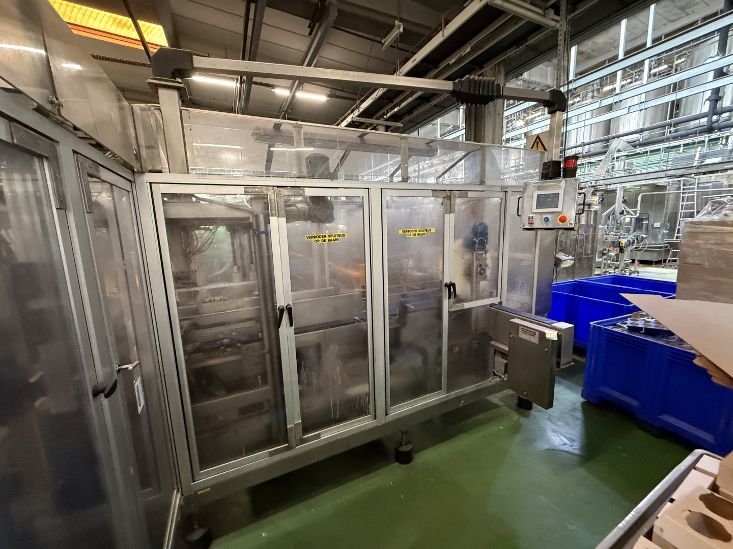 Used Filling, closing, labelling and packing line for plastic containers of 2 liter with fresh milk - Weightpack WFT 32.10.160