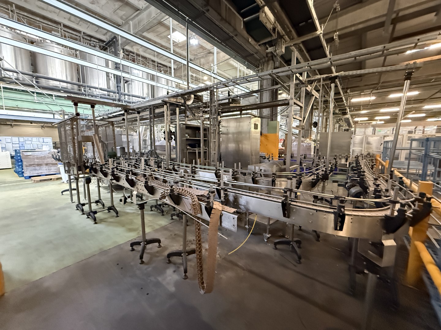 Used Filling, closing, labelling and packing line for plastic containers of 2 liter with fresh milk - Weightpack WFT 32.10.160