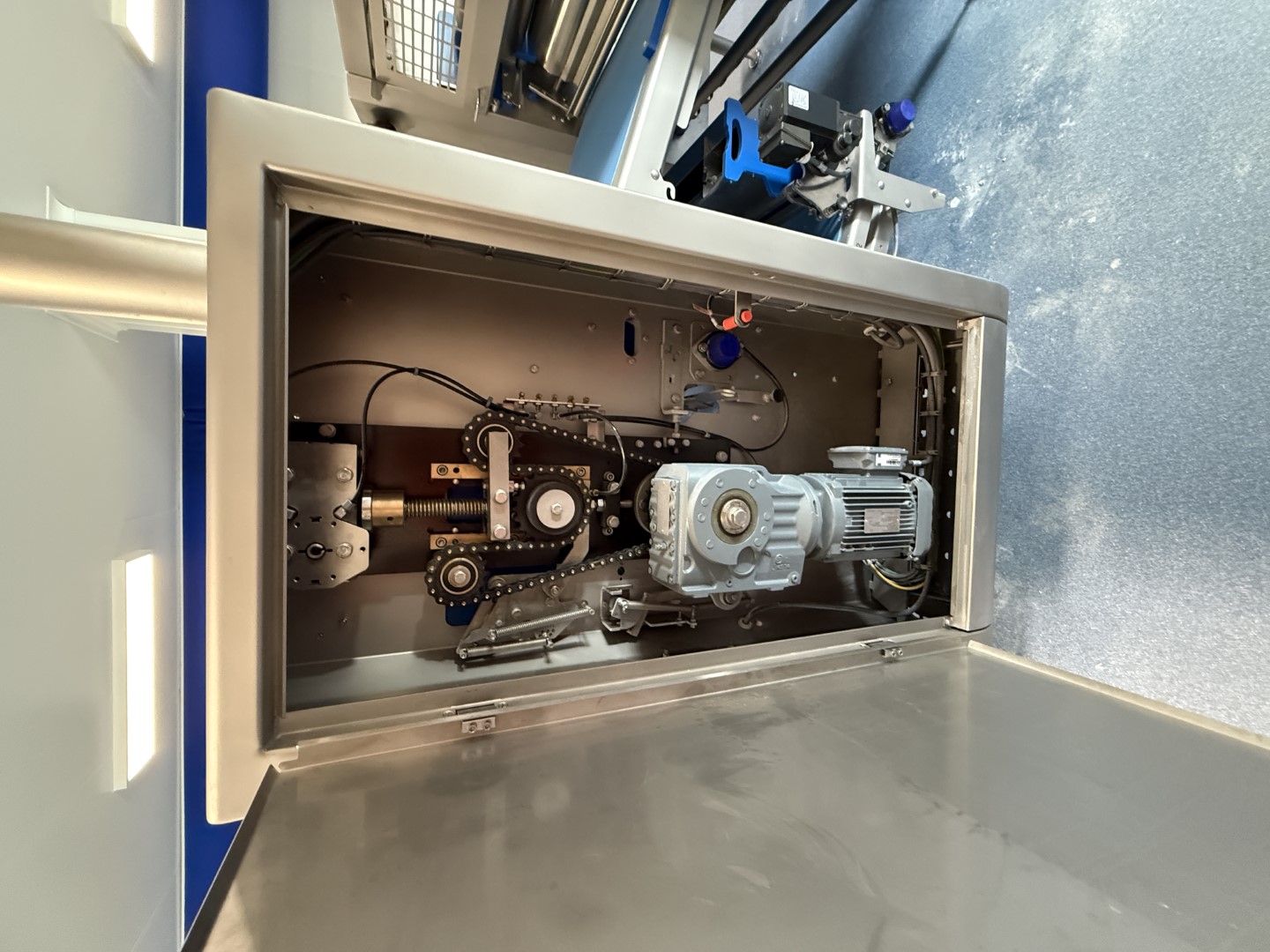 Used Dough processing / rollout line - Rademaker sheeting line with universal line and Packo nitrogen freezer