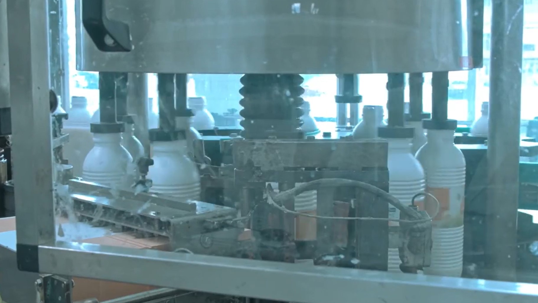 Used Bottle blowing, filling, closing, sterilizing, labelling and packing line for PE bottles of 1,5 liter with milk - Sidel / Remy / Stork