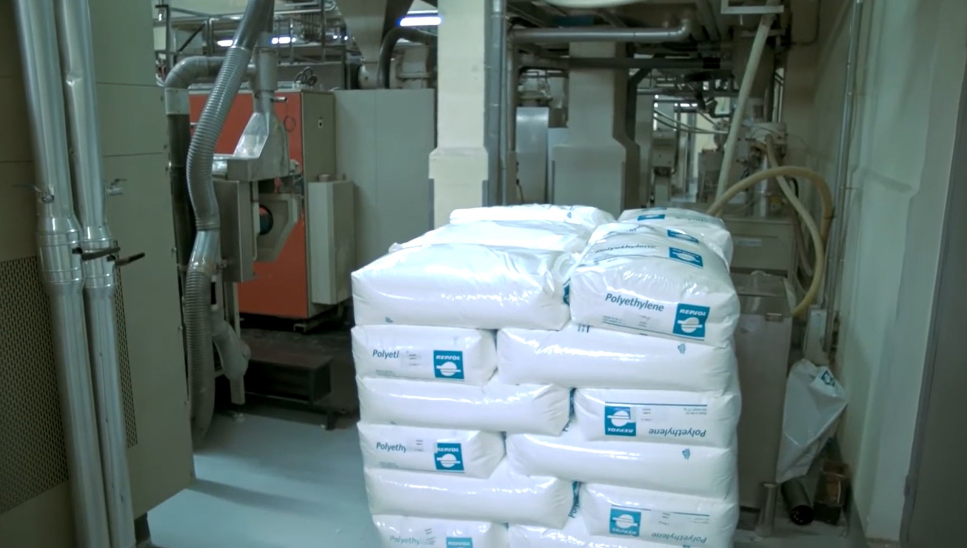 Used Bottle blowing, filling, closing, sterilizing, labelling and packing line for PE bottles of 1,5 liter with milk - Sidel / Remy / Stork