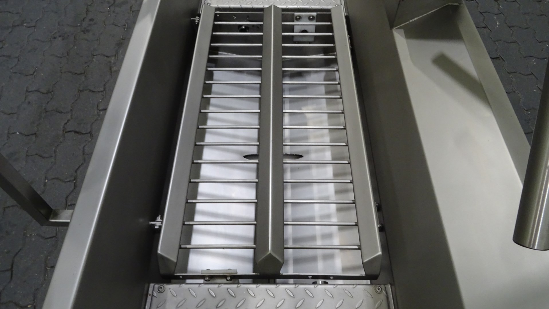 Used Hygienic station with sole cleaning and hand disinfection stations - Elpress 83202060